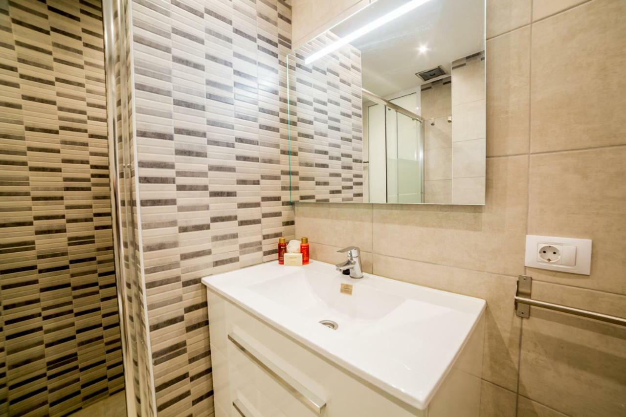 Un Dormitorio En Playa De Las Americas 아데제 외부 사진