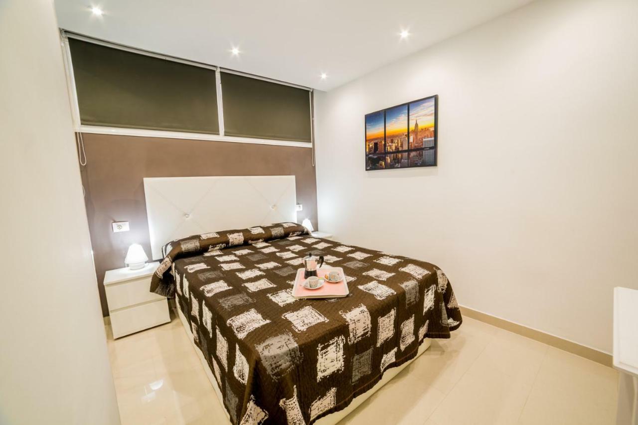 Un Dormitorio En Playa De Las Americas 아데제 외부 사진